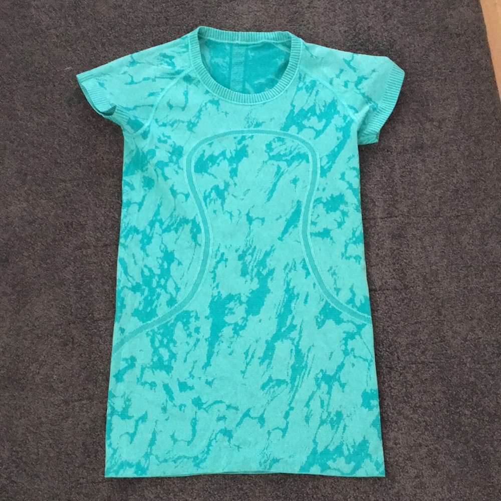 Lululemon running shirt size 4